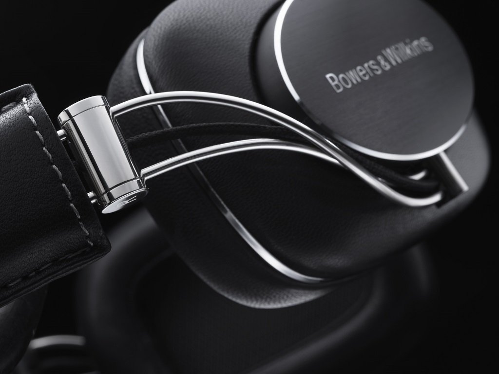 B&W P7 headphones